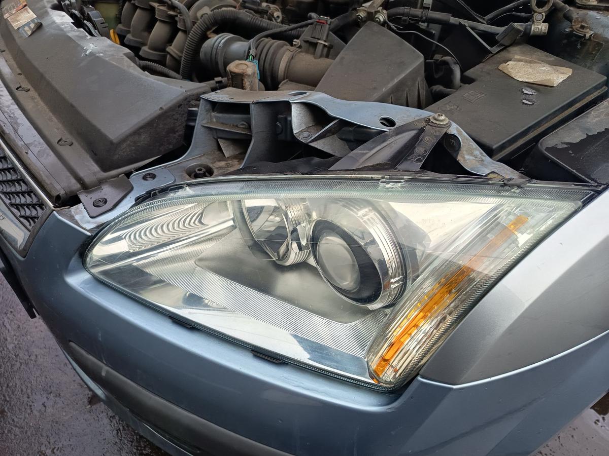 Ford Focus II original Scheinwerfer links Halogen/Haupt/Front/Licht Bj 2005