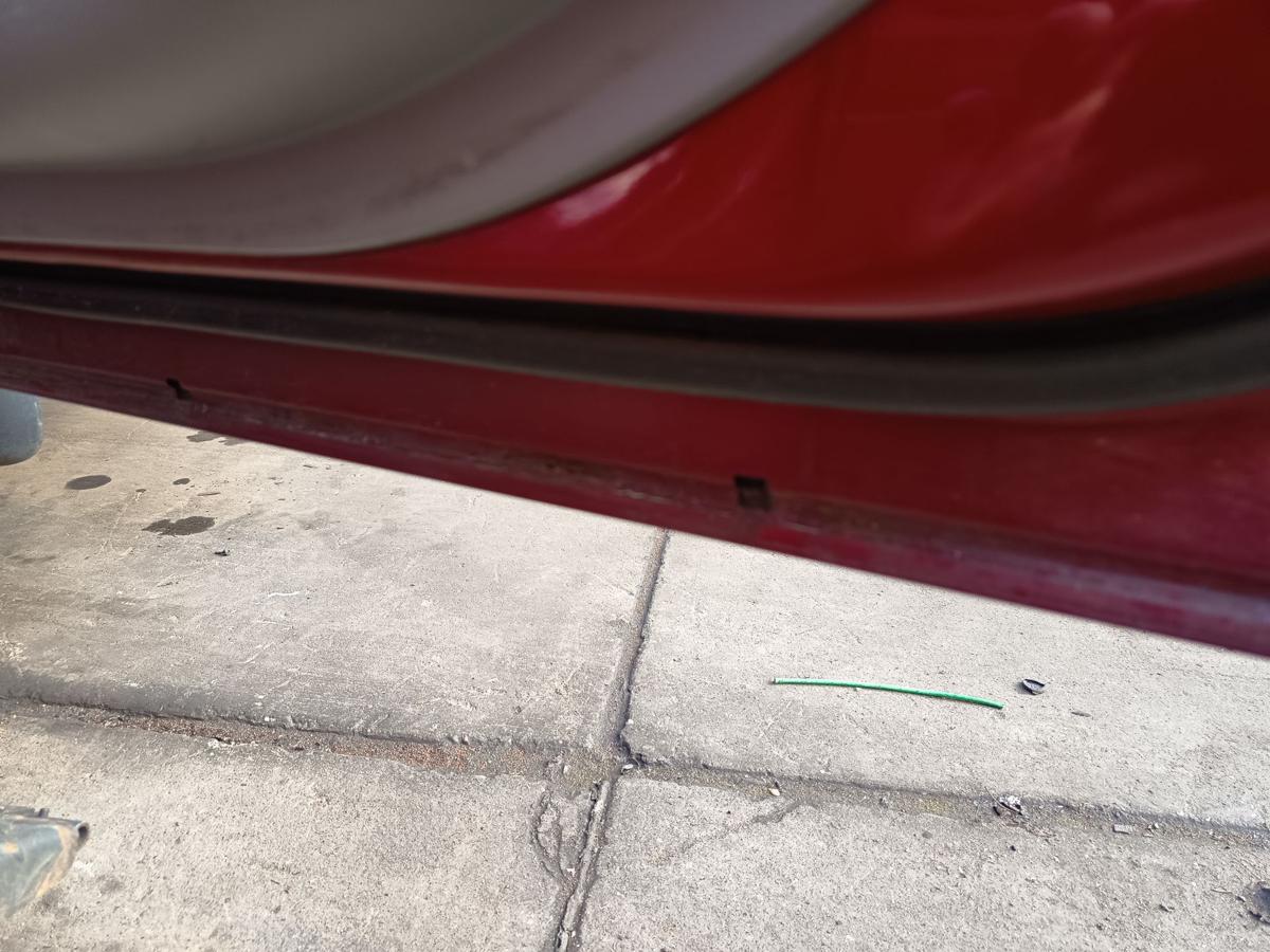 Kia Carnival III original T&uuml;r vorne rechts Beifahrer R9 Rubinrot Bj 2006