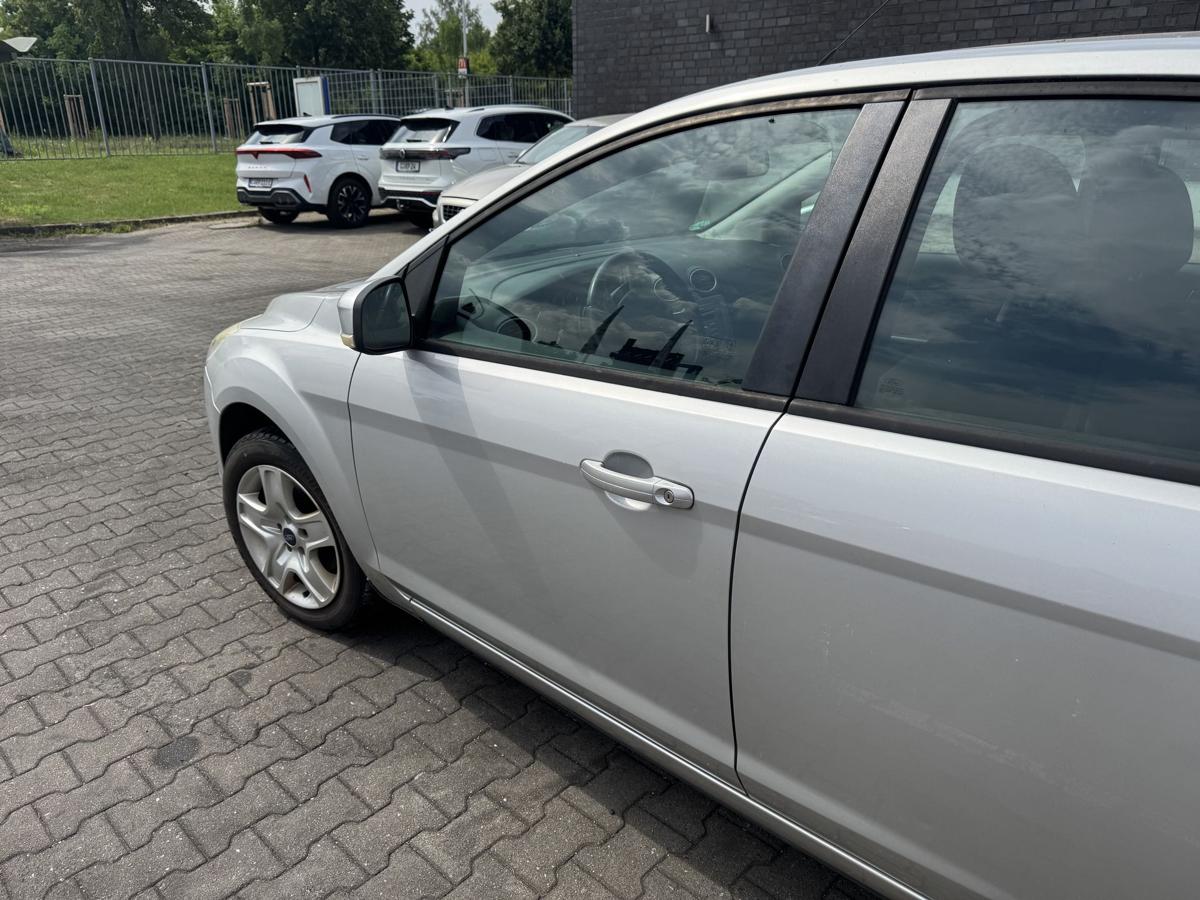Ford Focus 2 Bj.2009 original T&uuml;r vorn links Polar Silber 5-T&uuml;rer Facelift