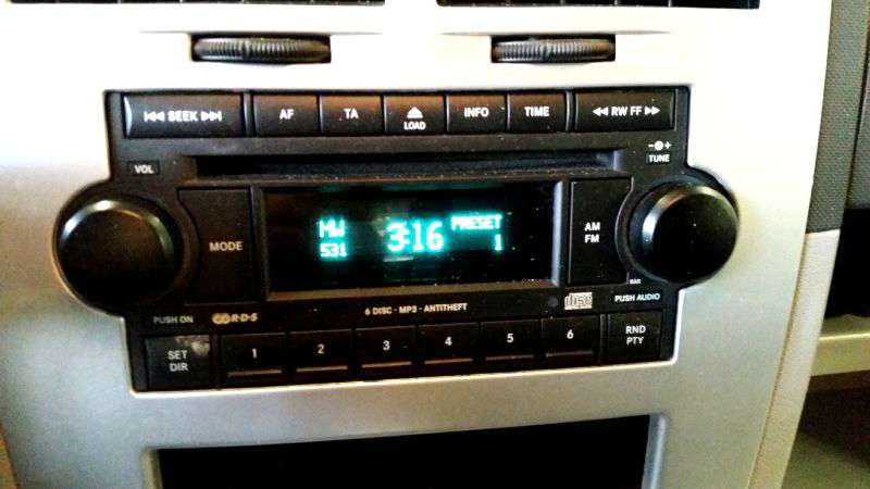 Dodge Caliber Bj.2008 original Radio mit CD MP3 P05064362AA