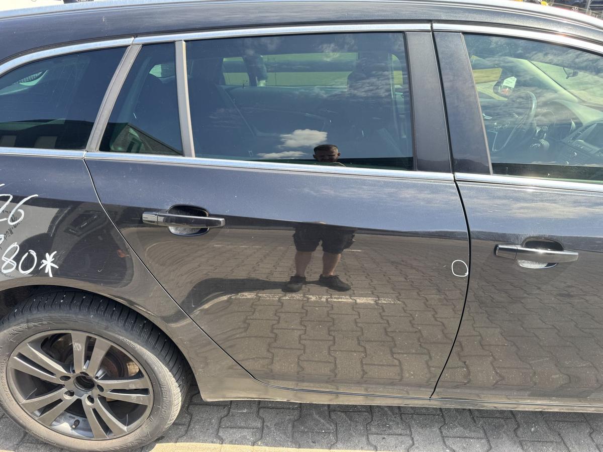 Opel Insignia A original T&uuml;r hinten rechts GAR Graphitschwarz Kombi Rohbau Bj.2011