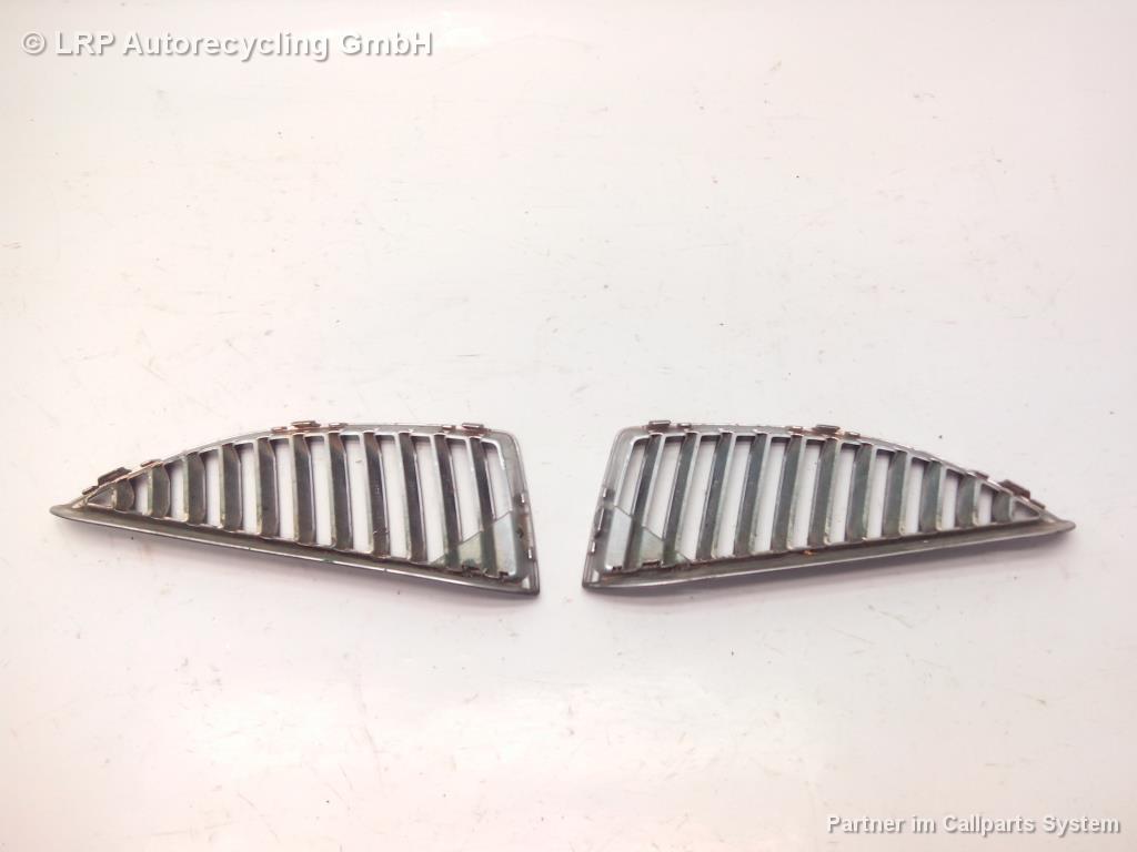 Mitsubishi Lancer CS Grill Kühlergrill links und rechts MN126473 MN126474 BJ2003