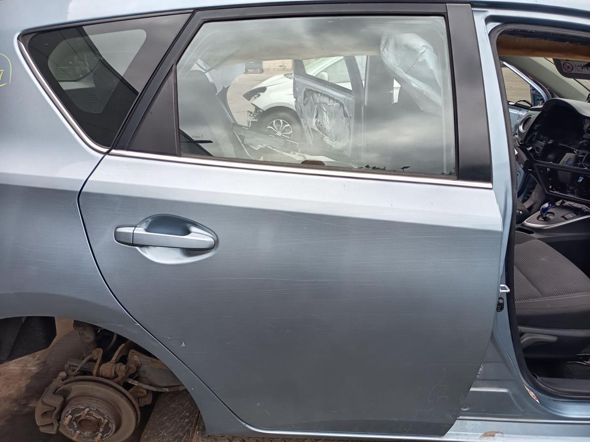 Toyota Auris E18 Limo original T&uuml;r hinten rechts Fond 8N0 Arktisblau Bj 2013