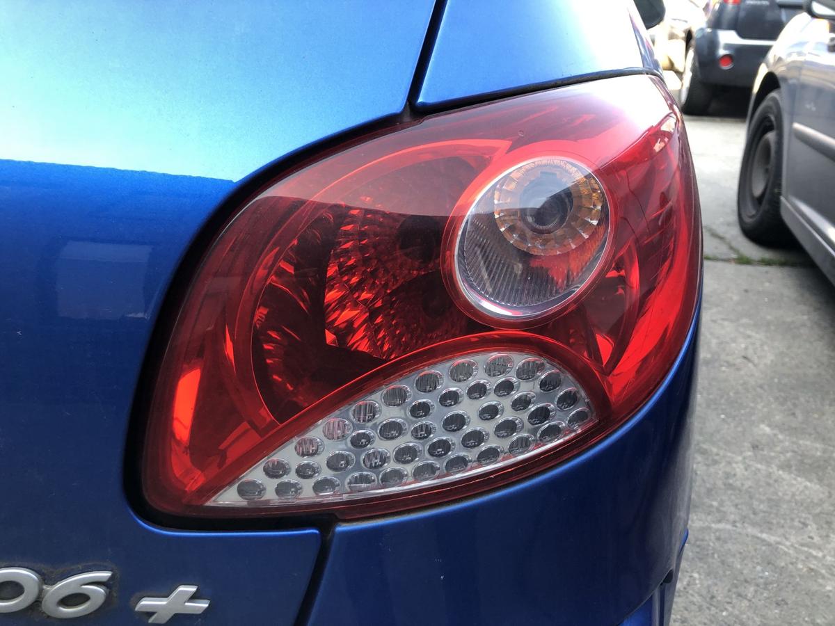 Peugeot 206+ R&uuml;ckleuchte rechts R&uuml;cklicht Heckleuchte Schlusslicht Licht hinten