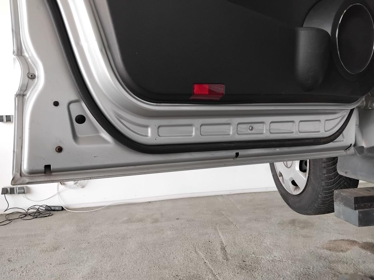 Mercedes B-Klasse W245 T&uuml;r vorn links Fahrert&uuml;r 761 polarsilbermetallic BJ2008