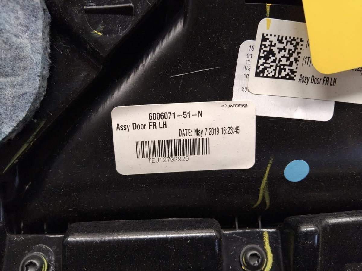 Tesla Model S T&uuml;rverkleidung vorn links Premium Kunstleder schwarz Bj.2019