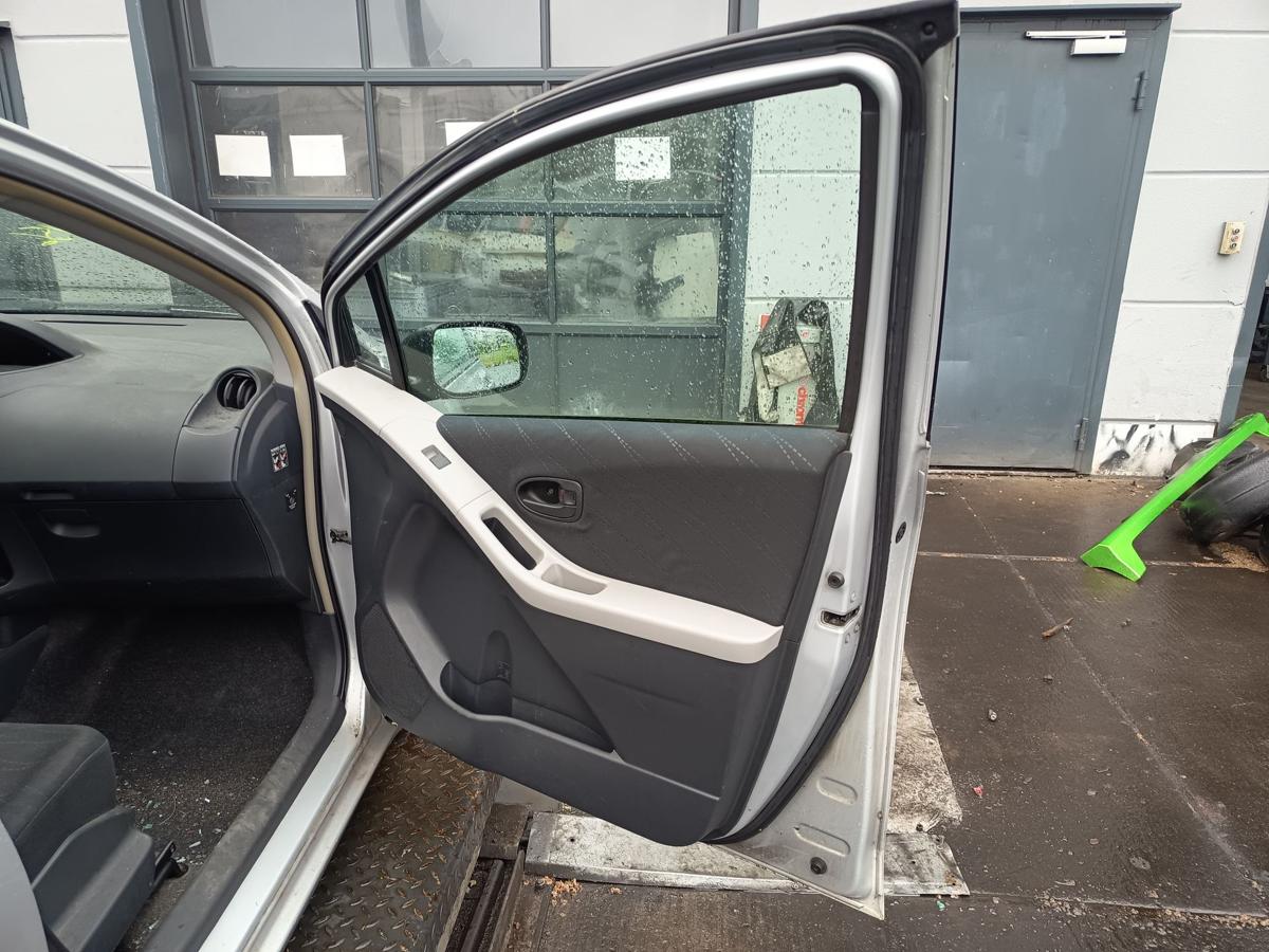 Toyota Yaris XP9 original Tür vorn rechts Beifahrer 1E7 Silver pearl Bj 2006