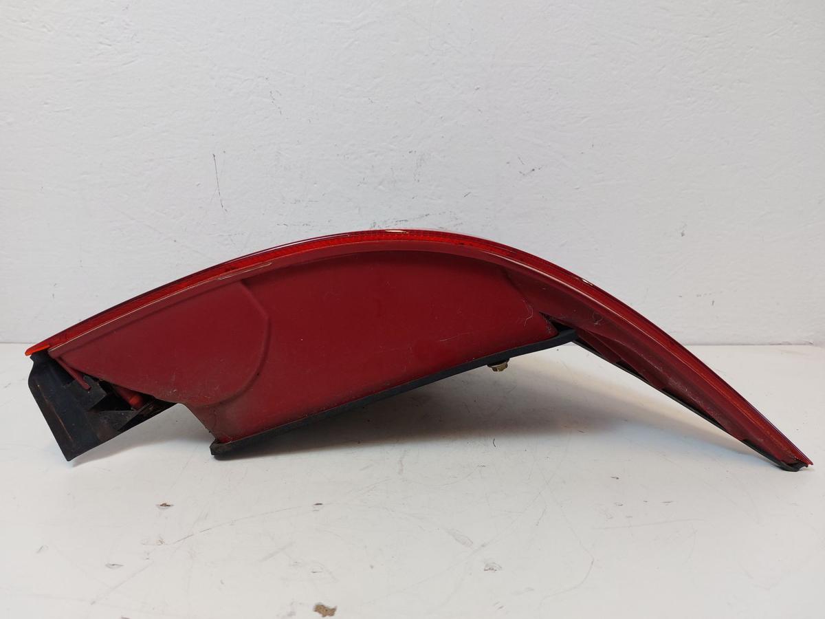 Ford Mondeo B5Y B4Y R&uuml;ckleuchte Schlussleuchte R&uuml;cklicht hinten rechts 03-05