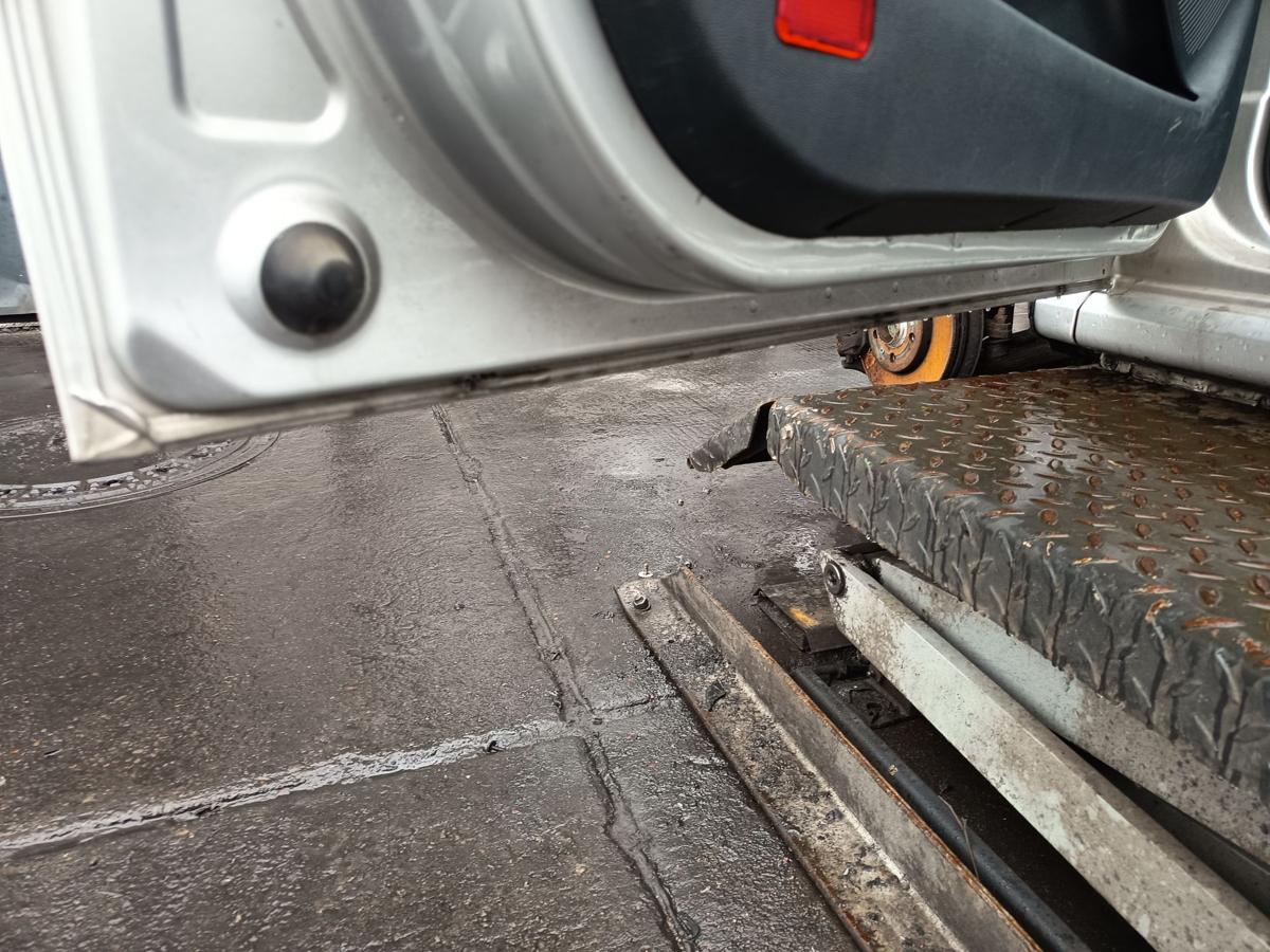 Skoda Fabia I 6Y original T&uuml;r vorn links Fahrer F7T Diamantsilber Bj 2005