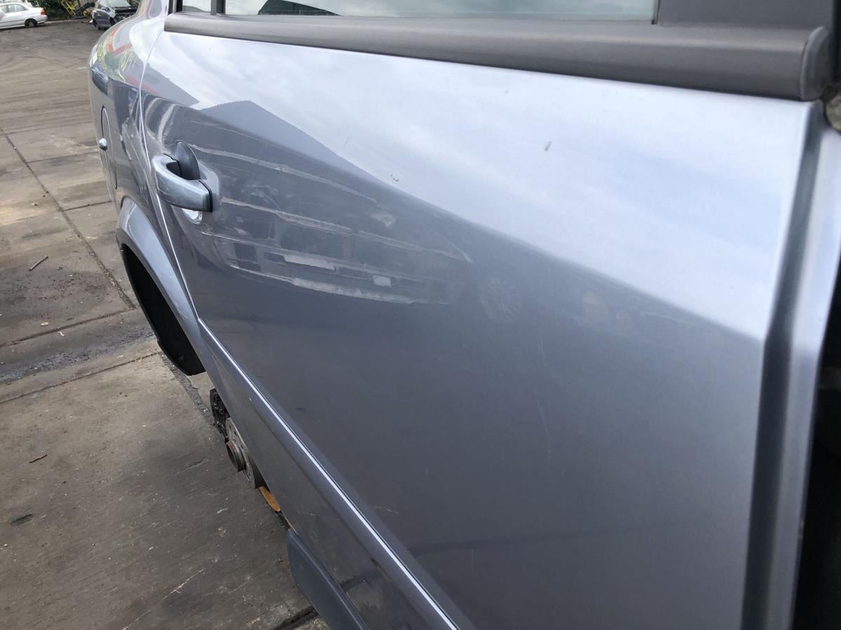 Opel Vectra C Limo 4trg original Tür hinten rechts Fond Z163 Lichtsilber Bj 2004