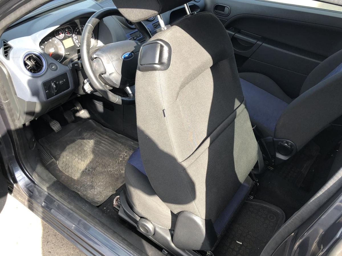 Ford Fiesta JD JH MK6 Sitz vorn links Fahrersitz nur 3 t&uuml;rer Stoffsitz Autositz