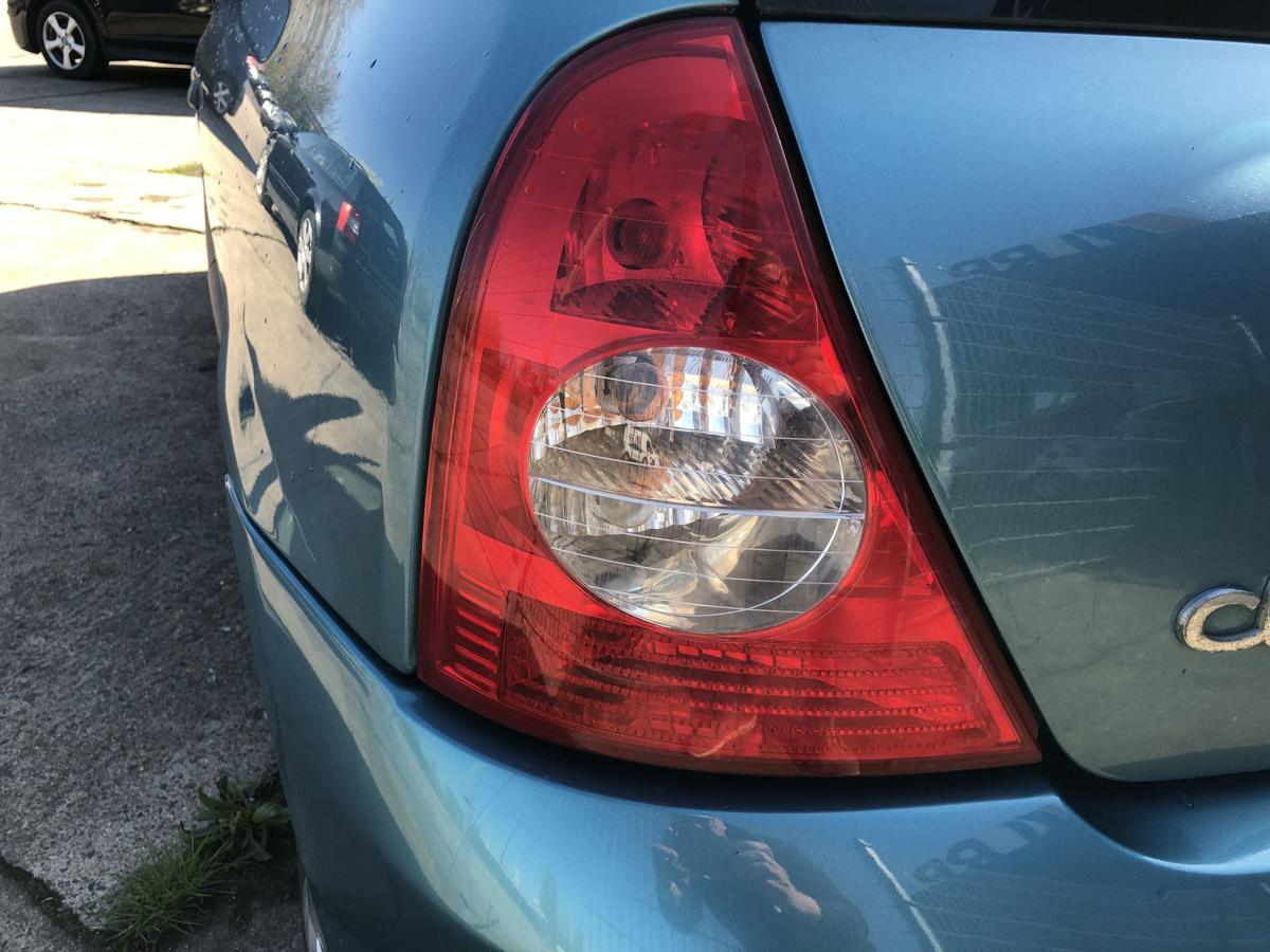 Renault Clio II 2 R&uuml;ckleuchte links R&uuml;cklicht inklusive Lampentr&auml;ger ab 2001