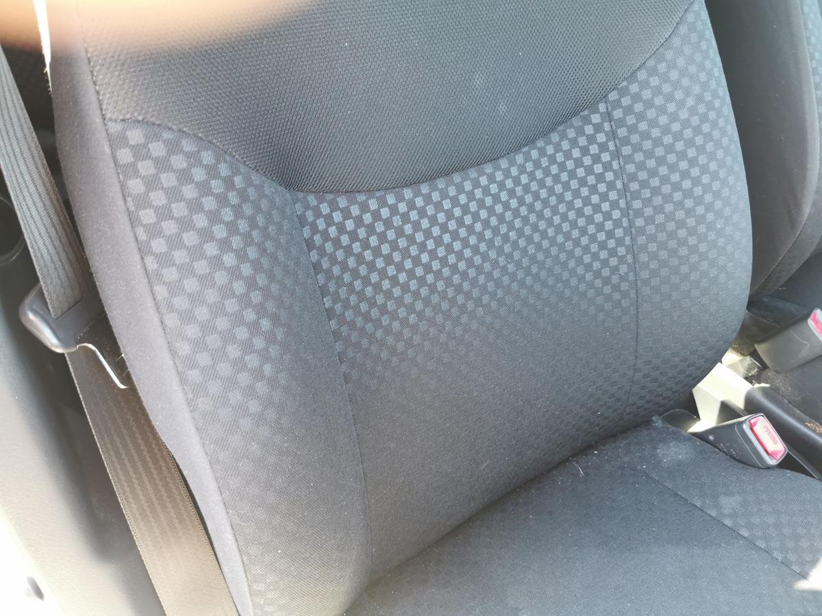 Daihatsu Materia M4 Beifahrersitz Sitz Autositz Stoff vorn rechts