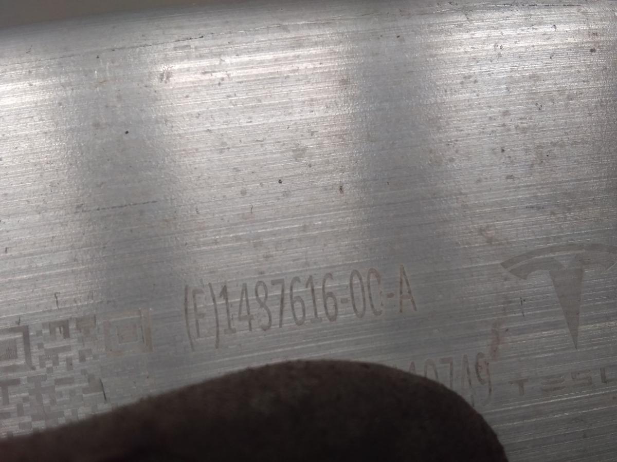 Tesla Model Y original Tr&auml;ger Sto&szlig;stange Stossf&auml;nger hinten 1487616-00-A BJ2023