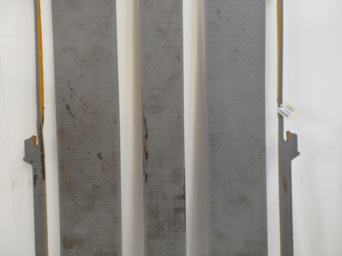 VW T5 Multivan 7H Bodenbelag grau Schienensystem Boden Gummiboden