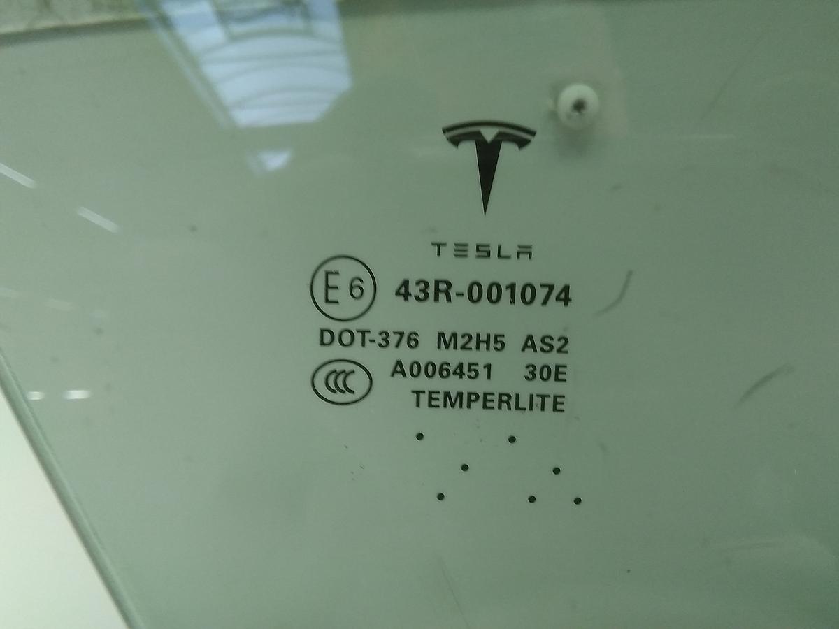 Tesla Model S P90D original Türscheibe vorn rechts foliert