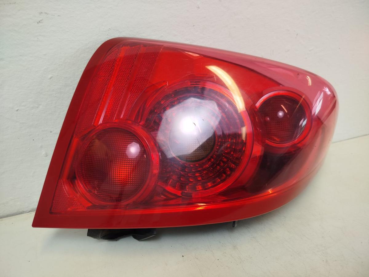 Nissan Primera P12 Fliessheck R&uuml;ckleuchte links R&uuml;cklicht Heckleuchte 5 t&uuml;rig OE