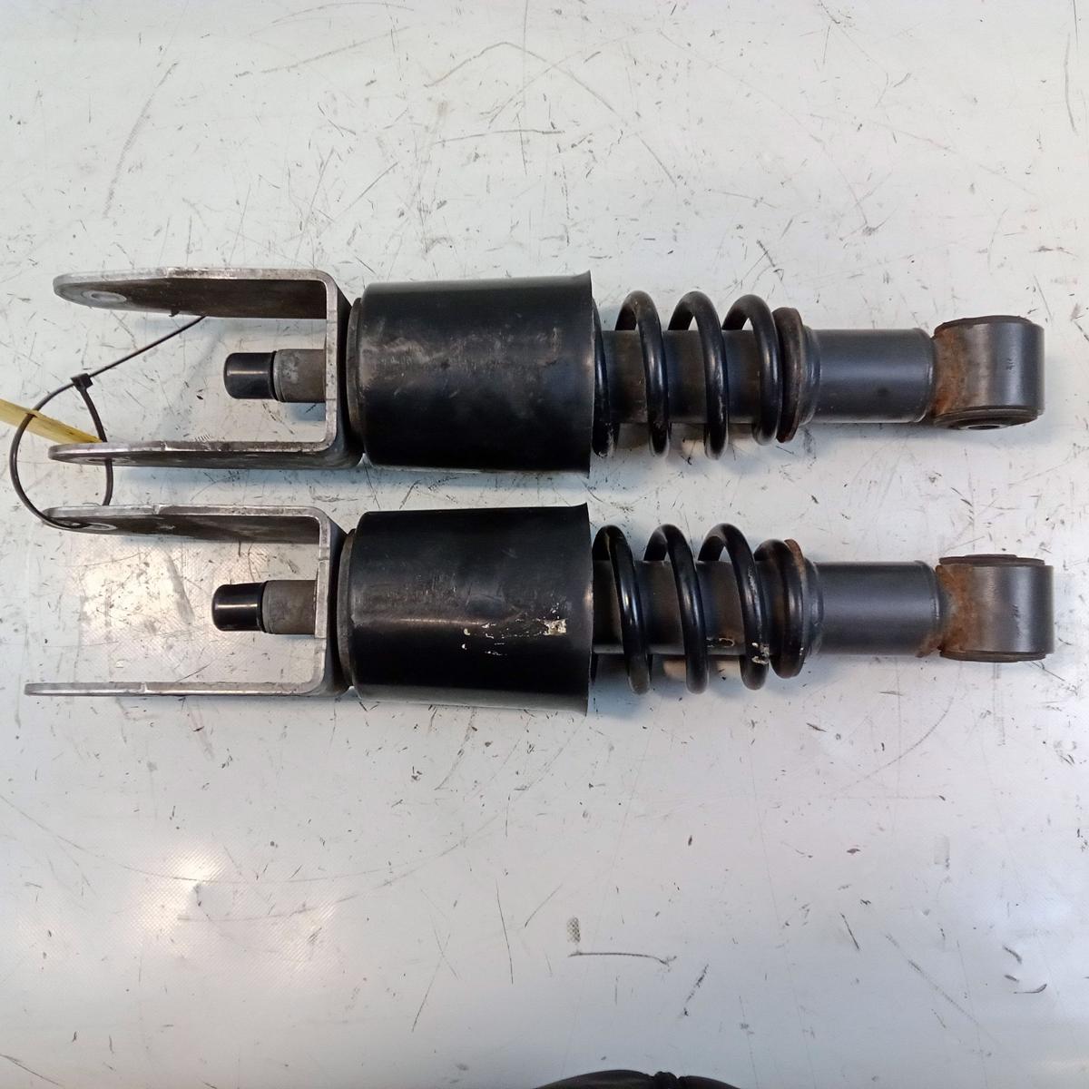 Mercedes Actros MP4 Typ 963 original Satz D&auml;mpfer Fahrerhaus hinten Bj.2018