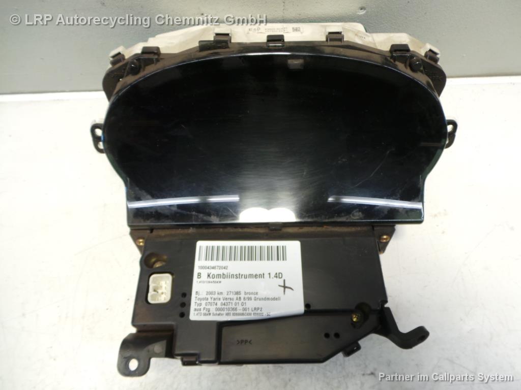 Toyota Yaris Verso BJ 2003 Kombiinstrument Tacho 838000-5C630 457300-2531