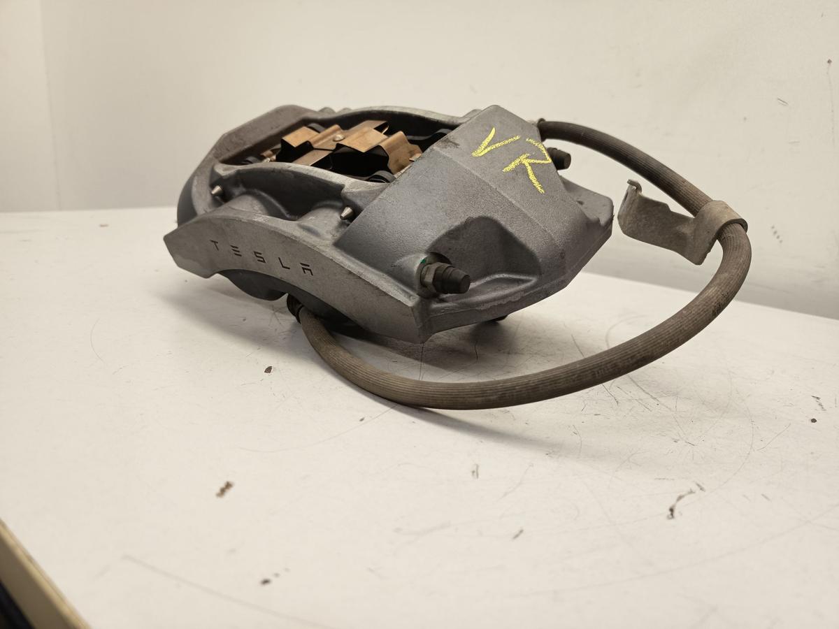 Tesla Model 3 original Bremssattel vorne rechts 104462100F Baujahr 2021