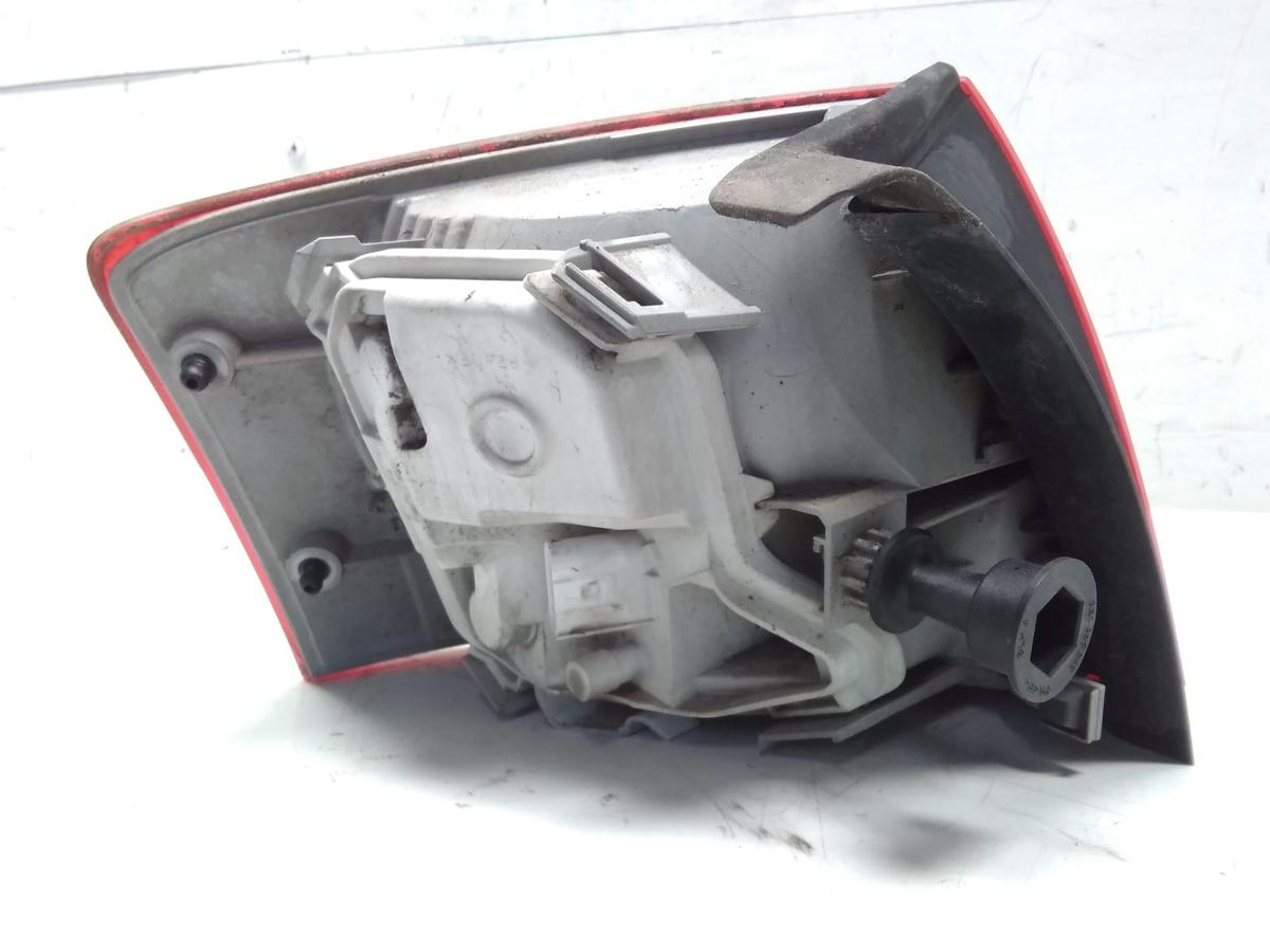Audi A4 8E B7 Avant Kombi original Rückleuchte Heckleuchte rechts Bj.2006