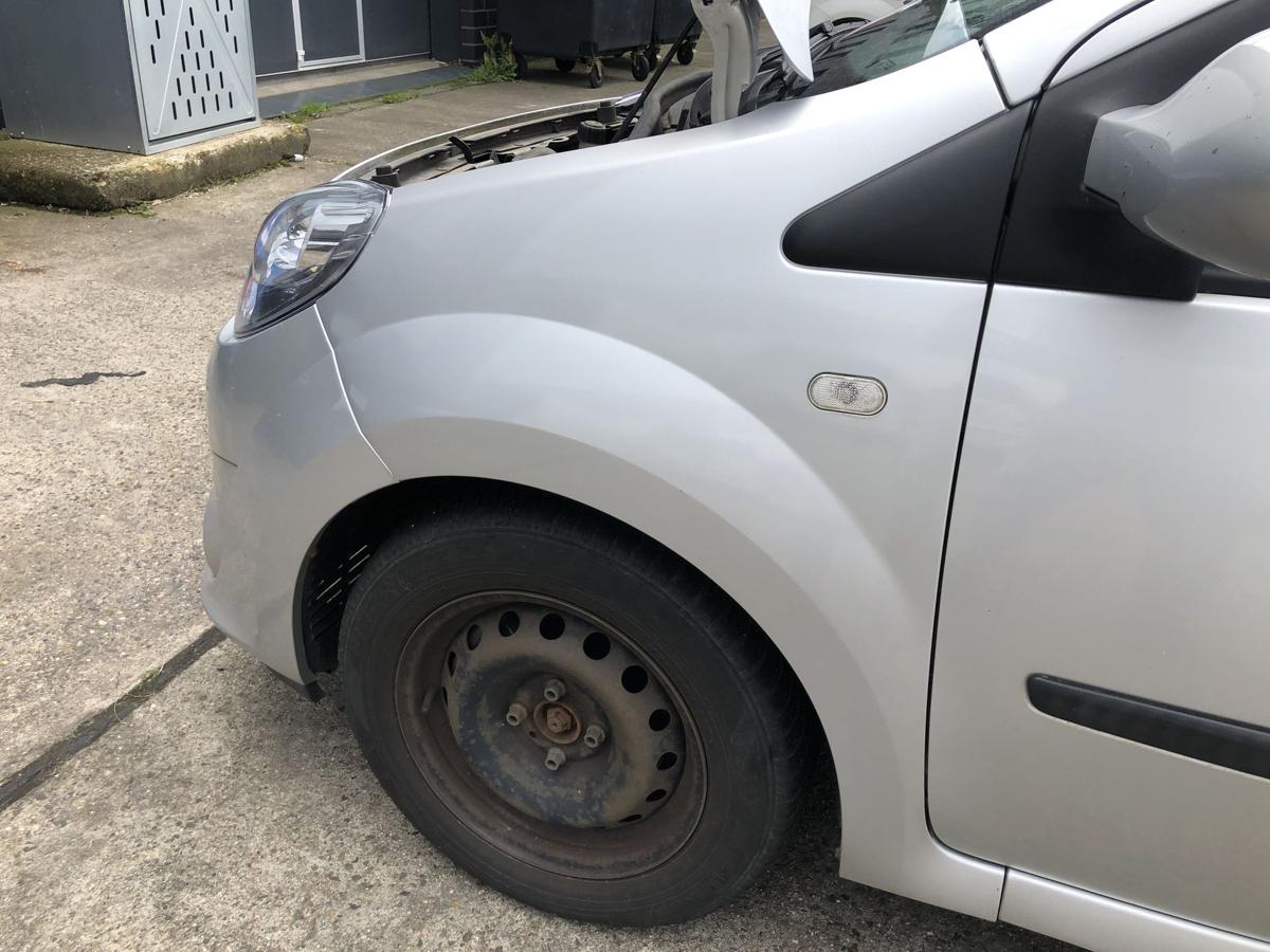 Renault Twingo 2 II Kotfl&uuml;gel vorn links Fahrerseite TED69 Gris Platine Met