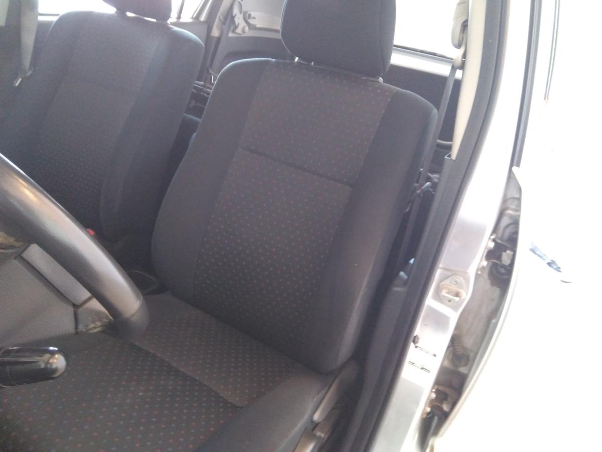 Daihatsu Sirion M300 original Sitz vorn links Fahrersitz Stoff schwarz mit Muster