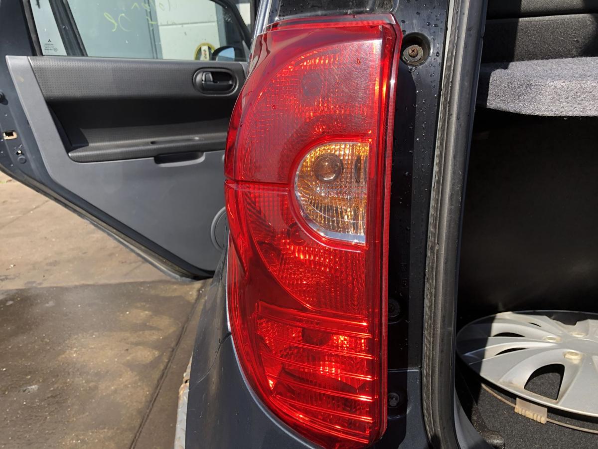 Mitsubishi Colt Z30 original Rückleuchte links Heck/Schluss/Licht Bj 2009