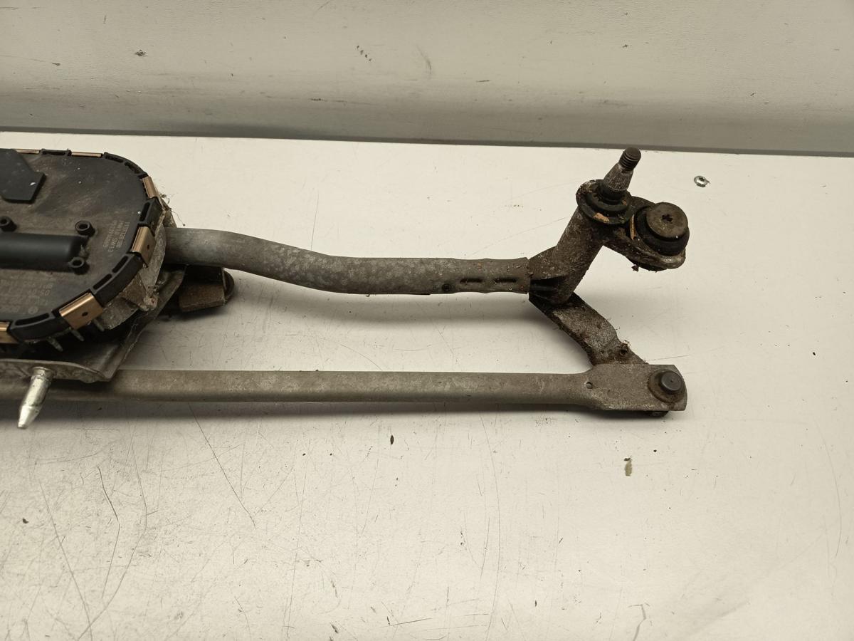 Audi A3 8P original Wischermotor vorne mit Gest&auml;nge Baujahr 2005