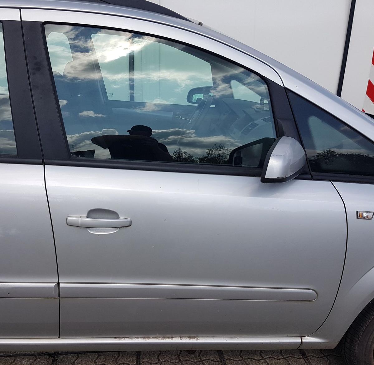 Opel Zafira B T&uuml;r vorn rechts in 2AU Starsilber III Bj2006