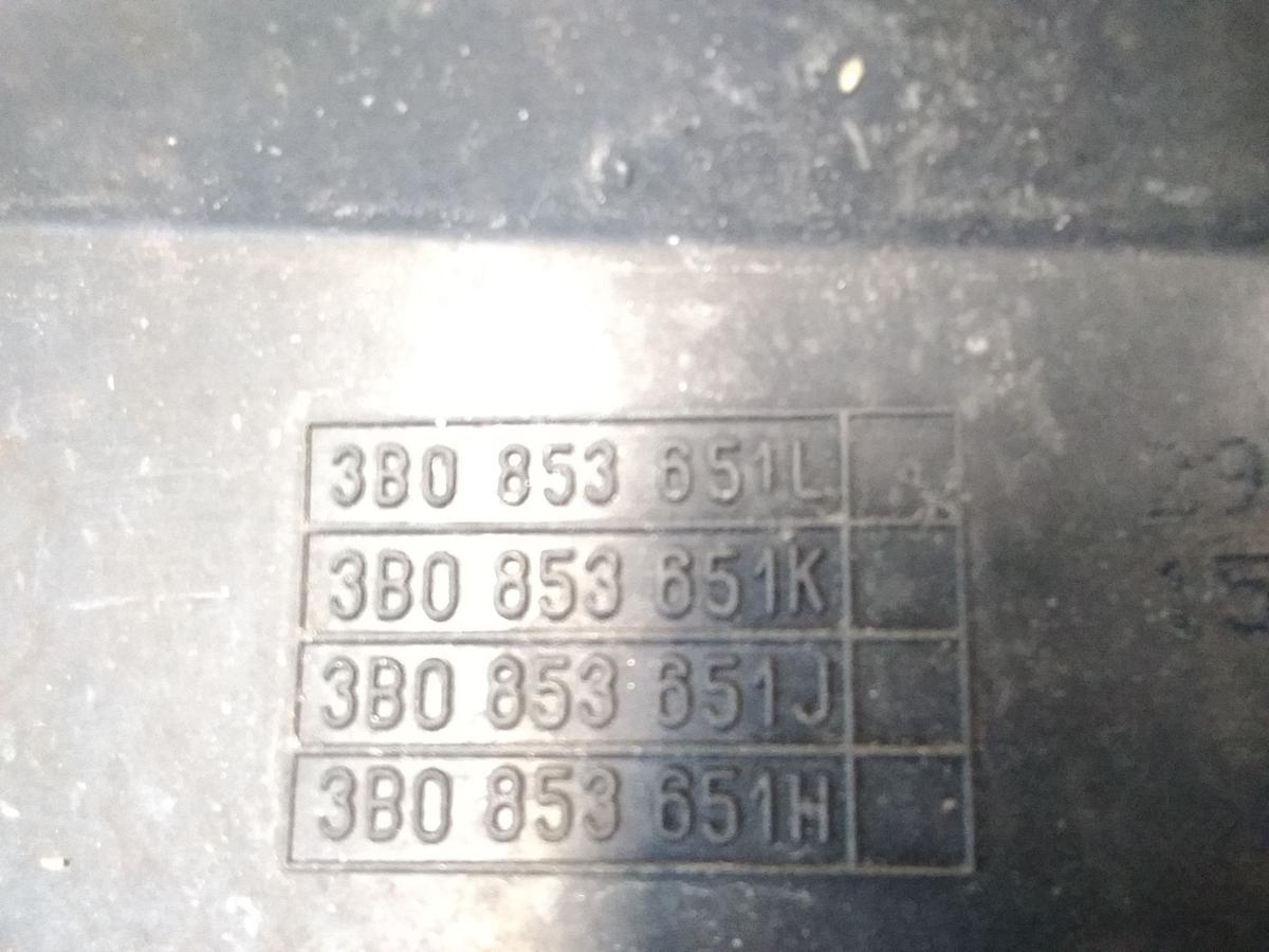 VW Passat 3BG original Kühlergrill mit Emblem 3B0853651L BJ2002