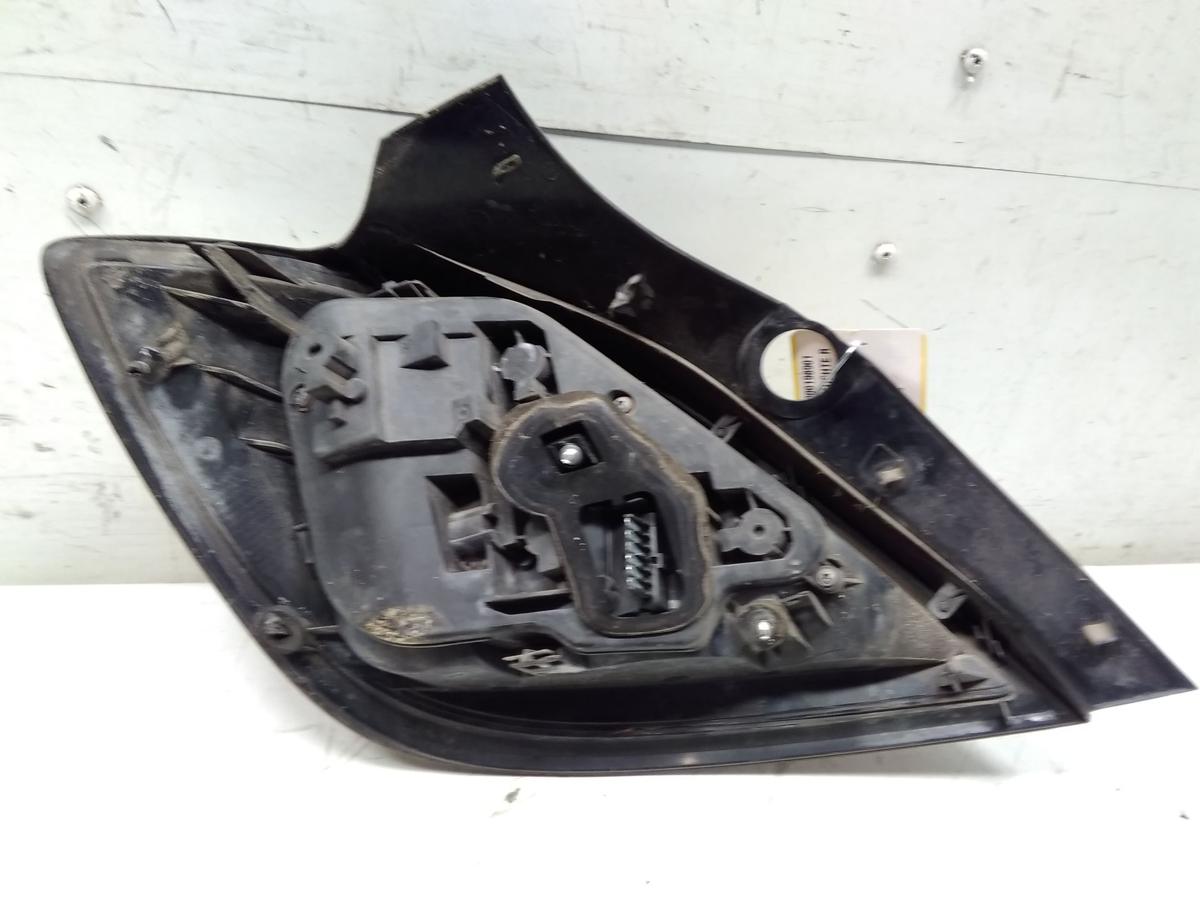 Opel Astra H original R&uuml;ckleuchte Schlussleuchte rechts 5t&uuml;rig Flie&szlig;heck BJ2005