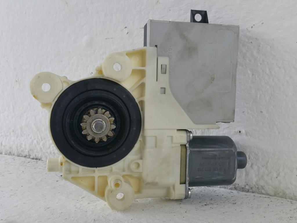 Ford Focus DA3 Bj.09 Limo Fensterhebermotor hinten rechts 0130822218