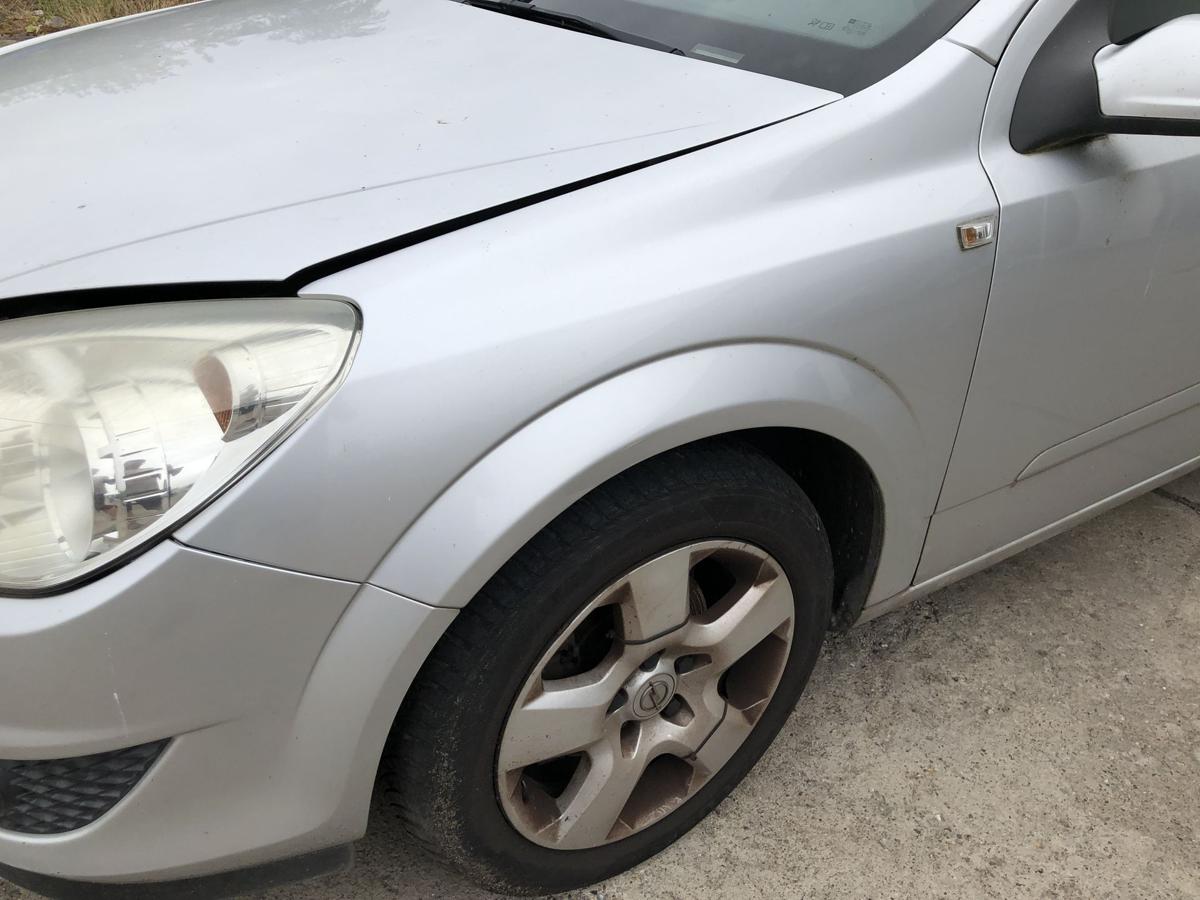 Opel Astra H Caravan Kotfl&uuml;gel vorn links Fahrerseite Seitenwand 2AU Starsilber