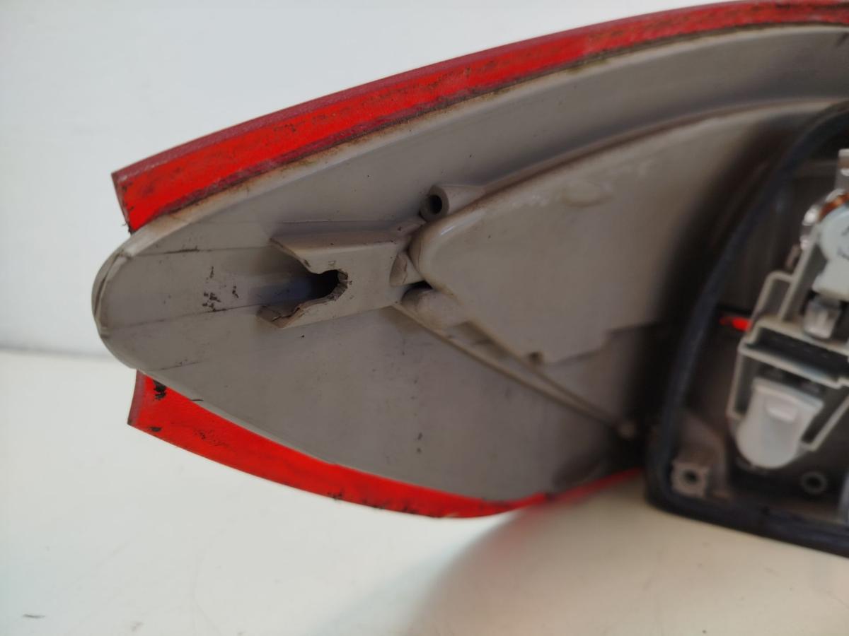 Ford Mondeo BA7 Kombi R&uuml;ckleuchte Schlussleuchte R&uuml;cklicht aussen rechts bis 10