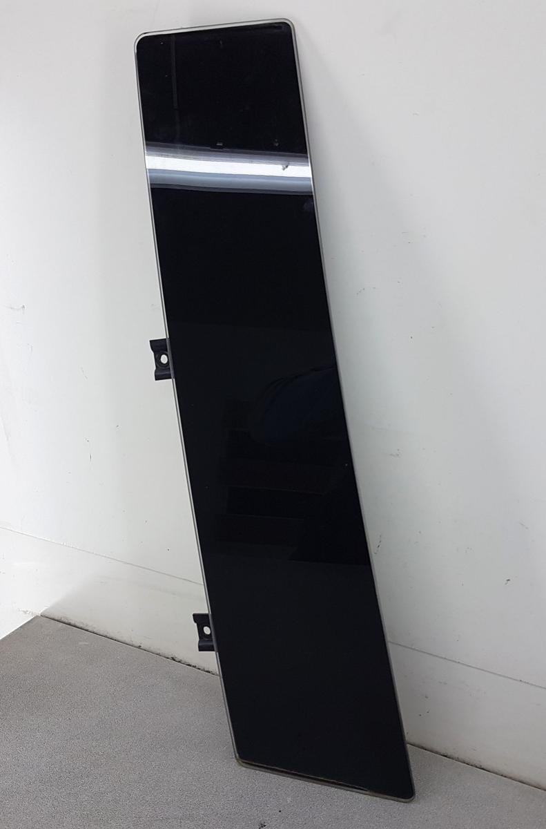 Tesla Model X Verkleidung B- S&auml;ule hinten rechts au&szlig;en Bj2022 1041358-00-C