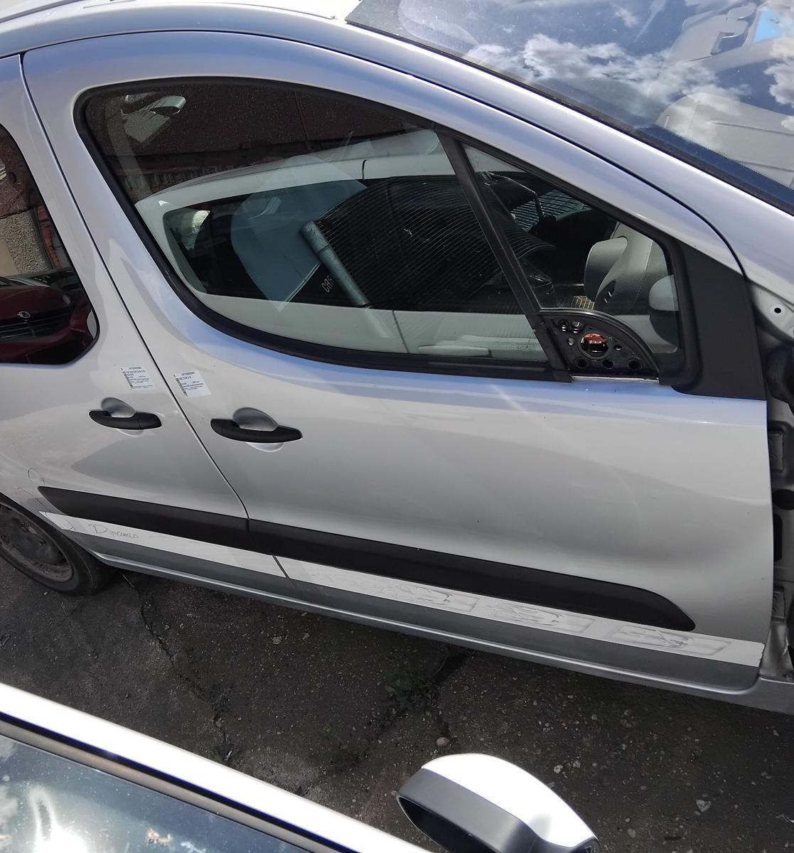 Peugeot Partner Tepee 2 T&uuml;r vorn rechts Beifahrert&uuml;r BJ2009 EZR aluminiumgrau