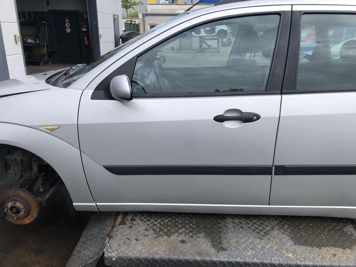 Ford Focus DNW original Tür vorn links Fahrer Polarsilber Bj 2001