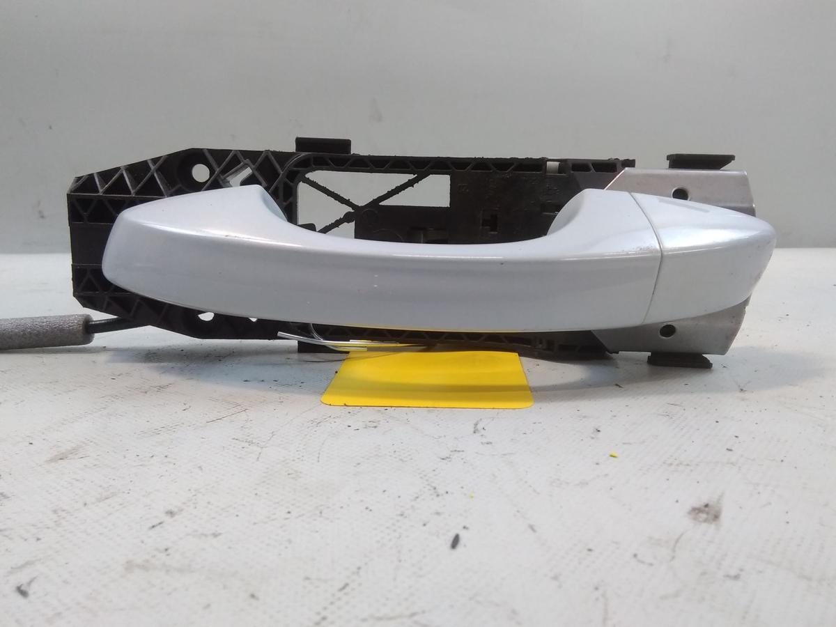 VW Golf 7 original Au&szlig;ent&uuml;rgriff vorn links LB9Z White Silver mit Tr&auml;ger BJ2017