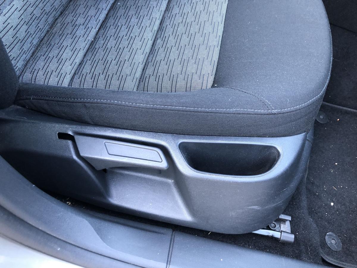 Skoda Octavia 1Z ab09 Sitz vorn rechts Beifahrersitz Stoff OHNE Heizung