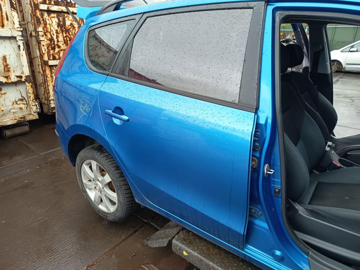 Hyundai i30cw FD original T&uuml;r hinten rechts Fond BV Vivid blue Bj 2010