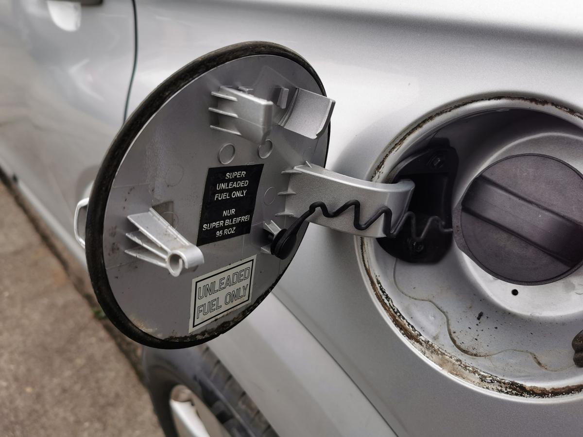 Chevrolet Captiva KLAC Tankklappe Tankdeckel Tankverschluss GAN Ice Silver Met