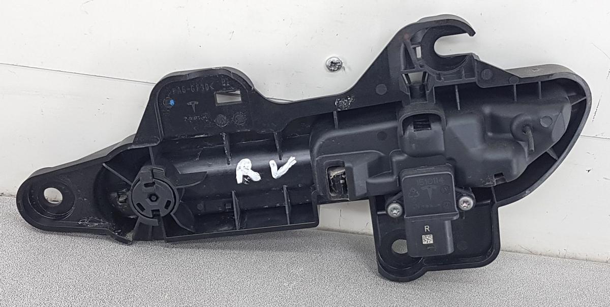 Tesla Model Y T&uuml;rgriff vorn rechts 1528115-00-D Bj22 schwarz passt auch hinten