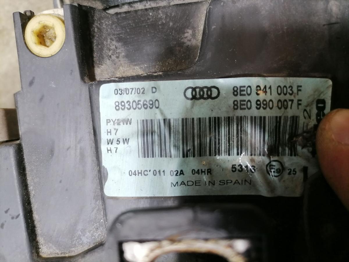 Audi A4 8E B6 original Scheinwerfer vorn links Halogen mit LWR Bj.2002