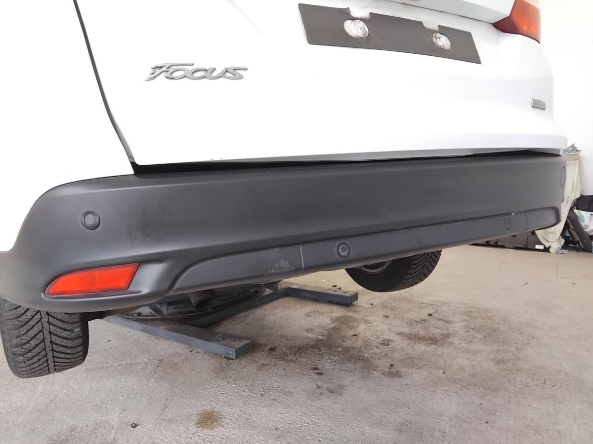 Ford Focus 3 DYB Turnier original Sto&szlig;f&auml;nger Sto&szlig;stange hinten frostweiss BJ2013