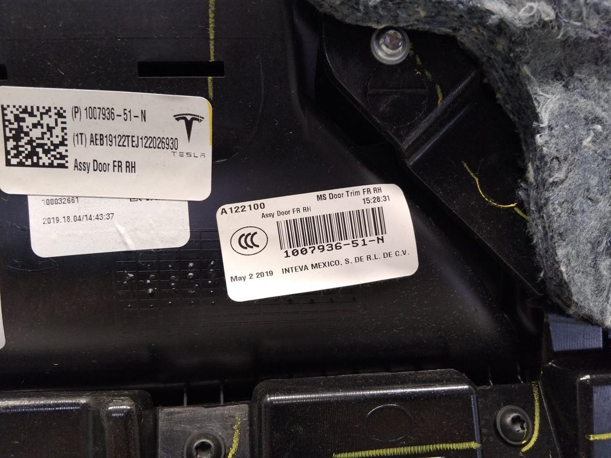 Tesla Model S T&uuml;rverkleidung vorn rechts Premium Kunstleder schwarz Bj.2019