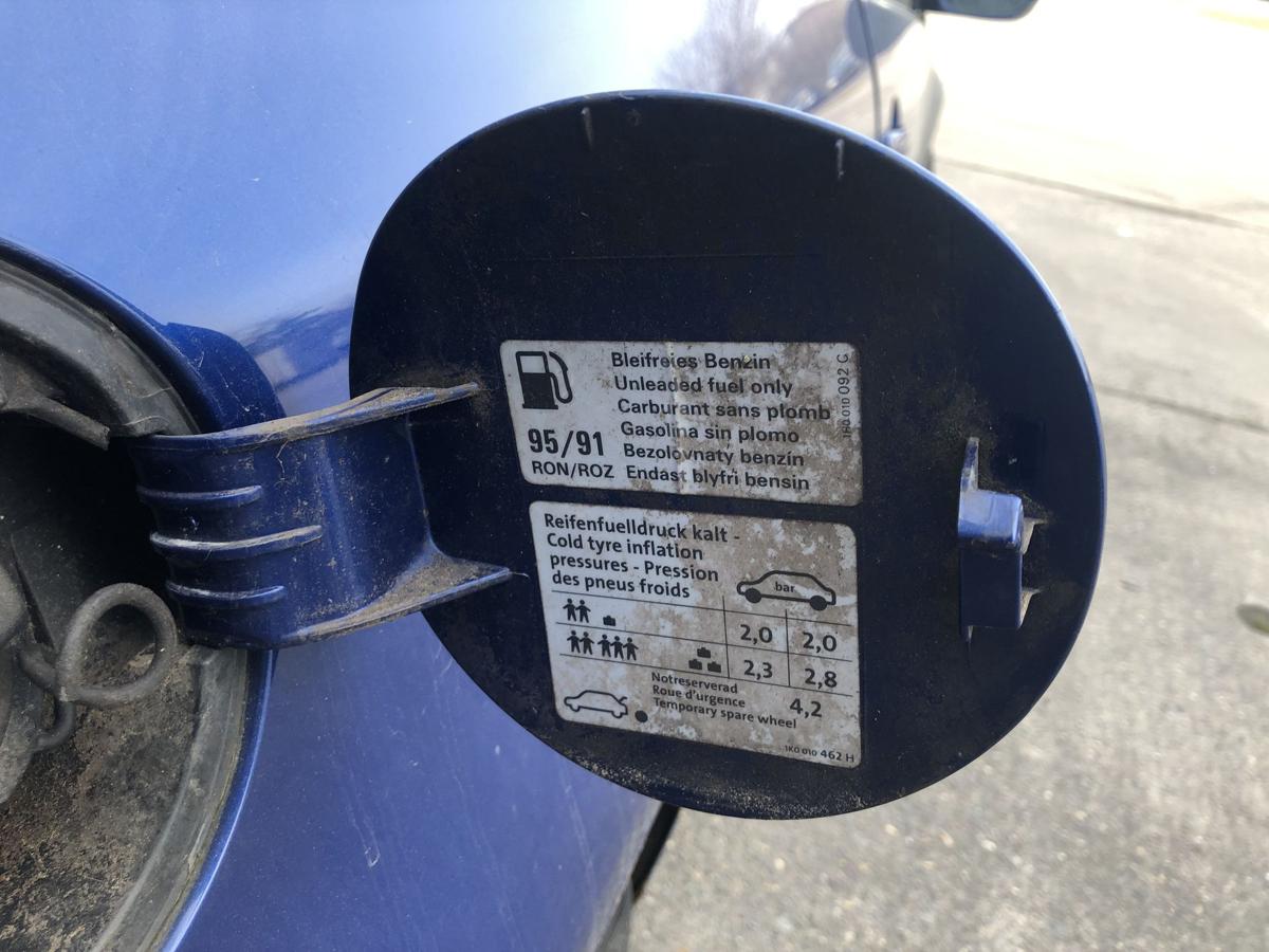 VW Golf 5 V 1K Tankklappe Tankdeckel Tankverschluss LC5J Laserblaumet