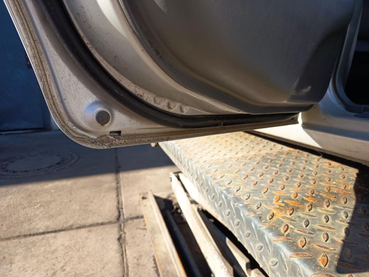 Suzuki Ignis I original T&uuml;r hinten links Fond Fahrerseite Z2S Silber Bj 2001