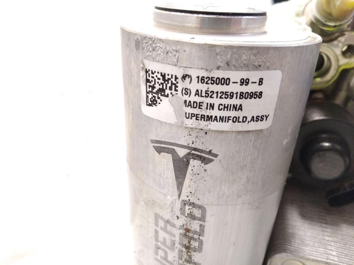 Tesla Model Y original Wärmtauscher Super Manifold 1625000-99-B Bj.2022