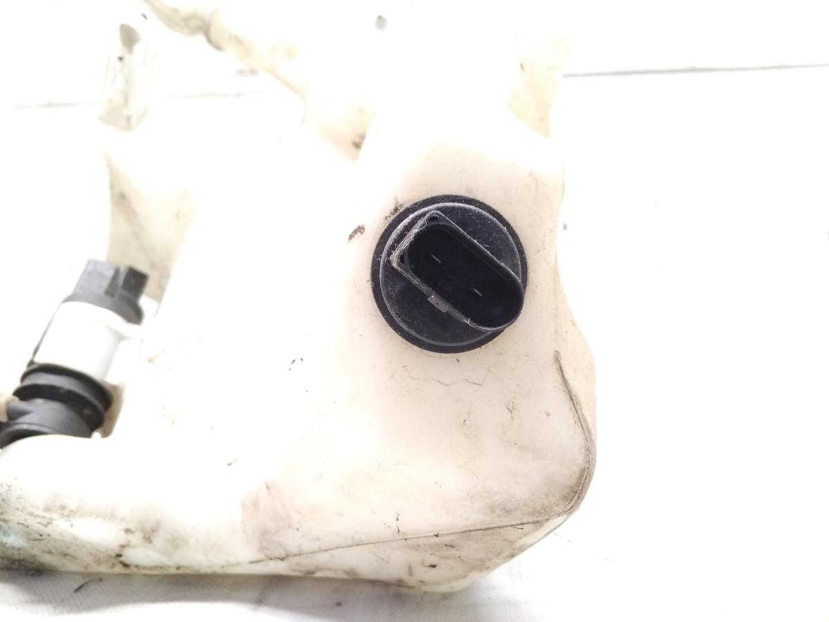VW Polo 9N1 orig Waschwasserbeh&auml;lter f&uuml;r Scheinwerferreinigung mit Pumpen BJ2001